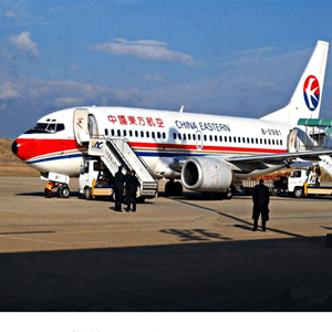 额济纳旗桃来机场货运航空快运业稳步发展的原因是什么？